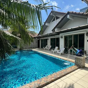 Maison d'hôtes The Snug Airportel - Phuket Airport, Nai Yang Beach